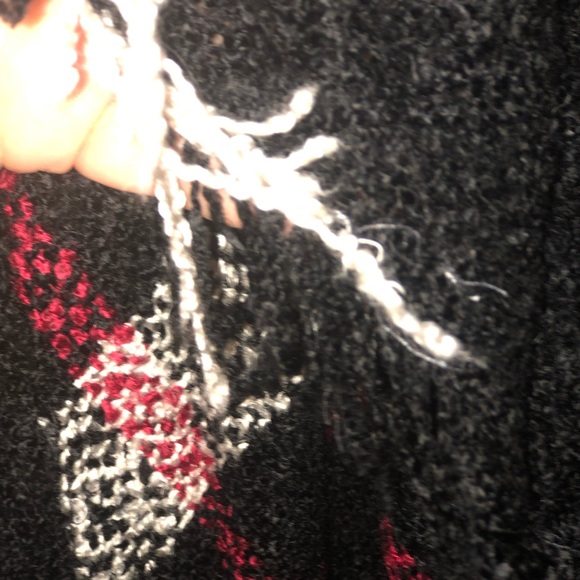 BNWOT-Sweater Turtleneck Poncho w/ Fringed Bottom - Picture 3 of 3